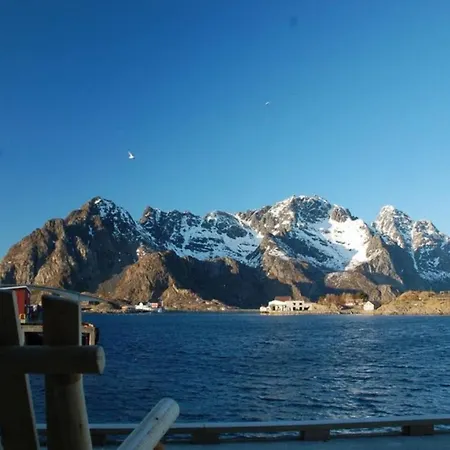 Rorbuleilighet I Toppetasjen I Henningsvær Exterior photo