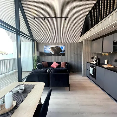 Rorbuleilighet I Toppetasjen I Henningsvær Exterior photo