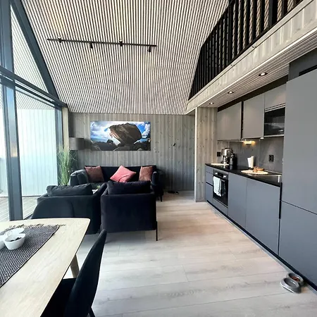 Rorbuleilighet I Toppetasjen I Henningsvær Exterior photo