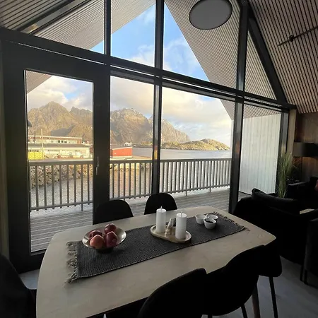 Rorbuleilighet I Toppetasjen I Henningsvær Exterior photo